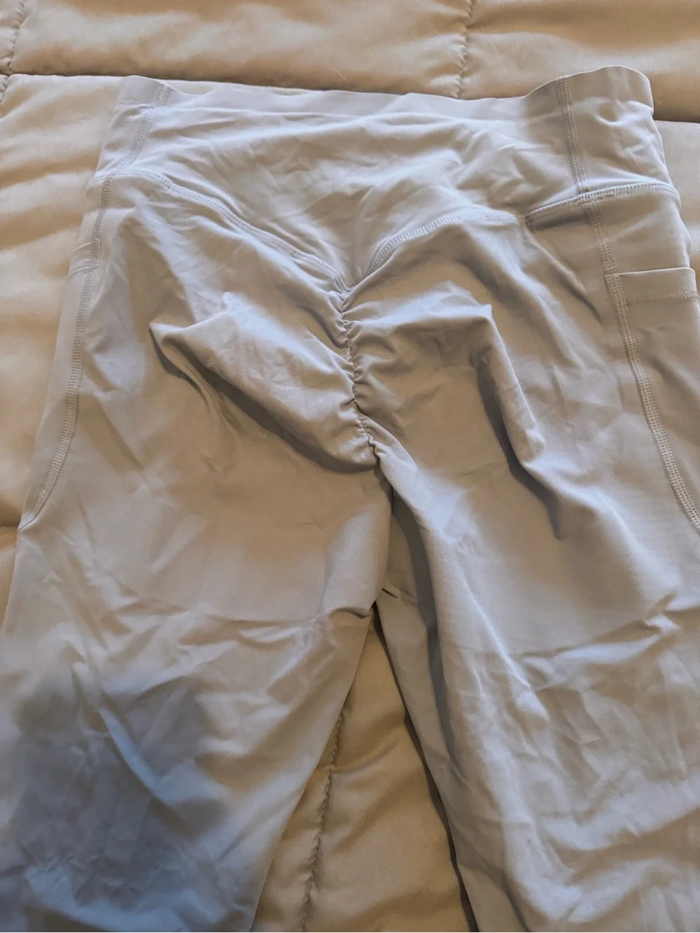 HALARA UltraSculpt Leggings with butt scrunch and butt lift - Picture 4 of 4